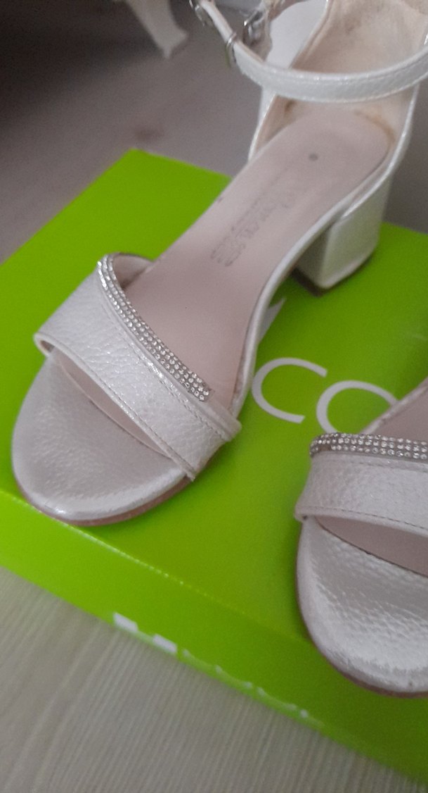 Beyaz Yılan Desenli Tokalı Topuklu Kadın Ayakkabı - Görsel 3