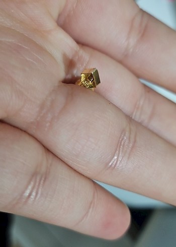 Altın Minimalist Midi Küpe - Görsel 3