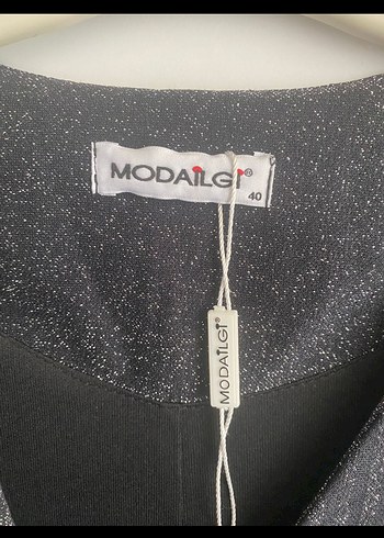 Siyah V Yaka Piliseli Uzun Elbise - Görsel 2