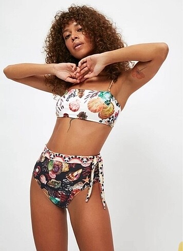 Deniz kabuğu desenli bikini takımı