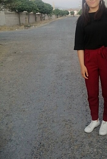 Kırmızı kumaş pantolon