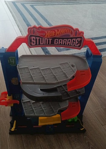 Hot Wheels Stunt Garage Oyun Seti