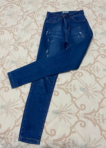 27 Beden Yırtıklı Dar Paça Pantolon
