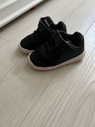 22 Beden siyah Renk Nike spor ayakkabı
