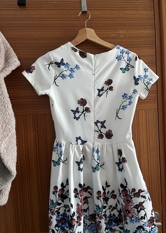 Çiçekli elbise - Görsel 4