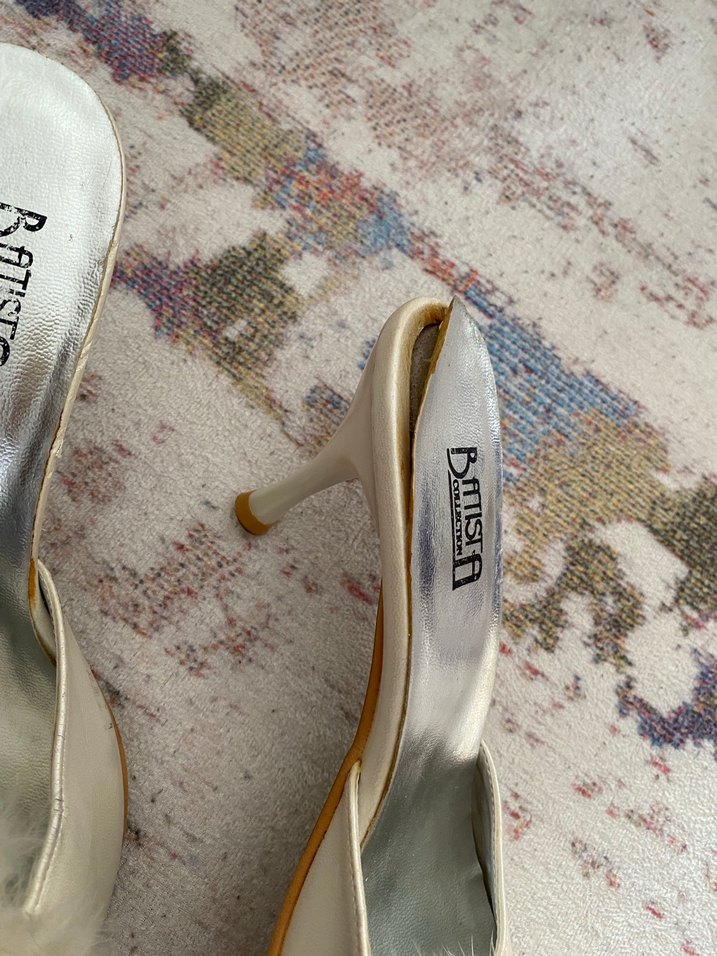 Beyaz Tüylü Kadın Terlik - Görsel 2