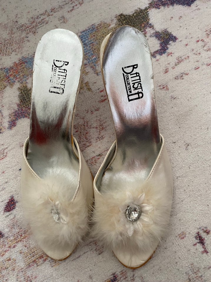 Beyaz Tüylü Kadın Terlik - Görsel 5