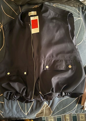 Düğmeli Siyah Kadın Kolsuz Ceket