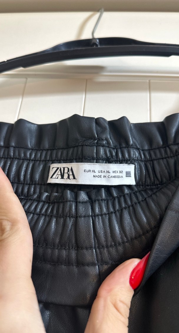 Siyah Deri Mini Şort - Görsel 4