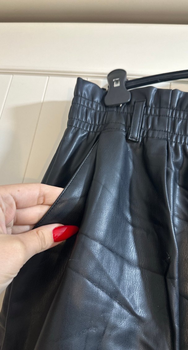 Siyah Deri Mini Şort - Görsel 2