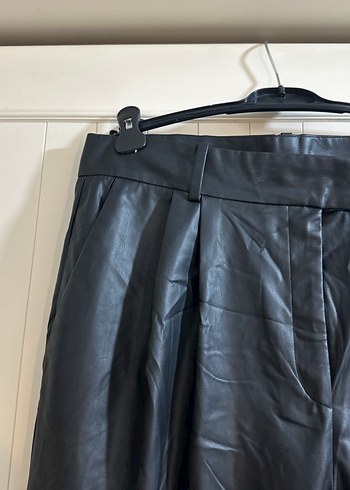 H&M Deri Pilili Siyah Midi Kadın Pantolon