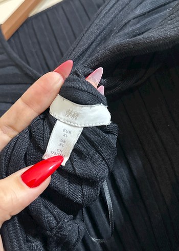 Kadın Siyah Sırt Dekolteli Kazak - Görsel 3