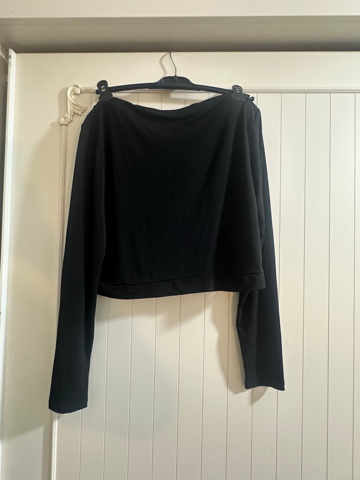 Uzun Kollu Siyah V Yaka Drapeli Bluz - Görsel 4