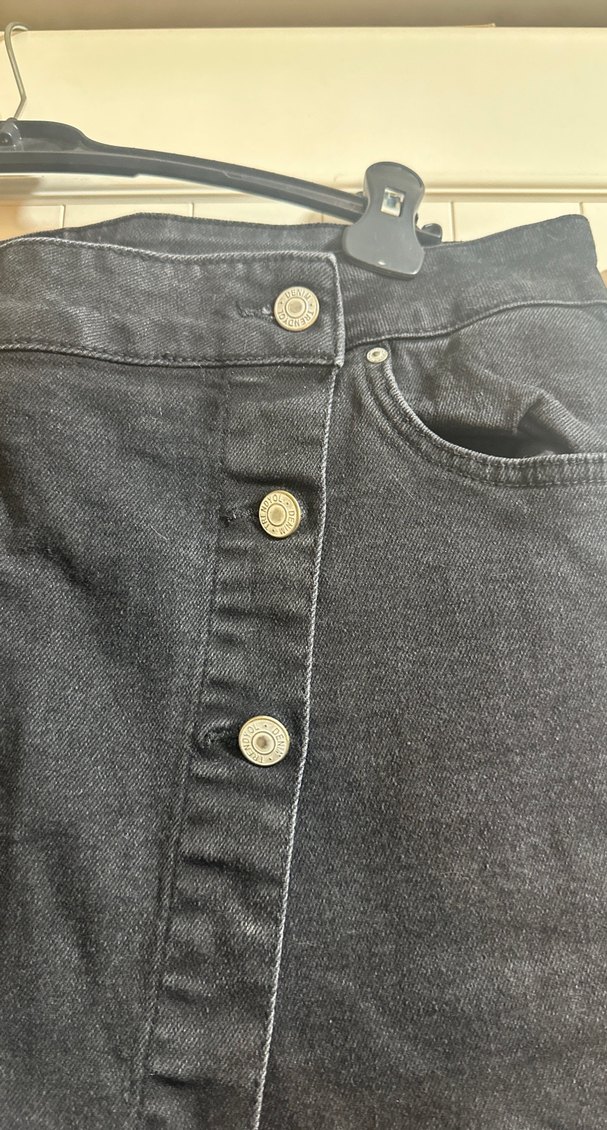 Düğmeli Siyah Mini Kot Şort Etek - Görsel 3