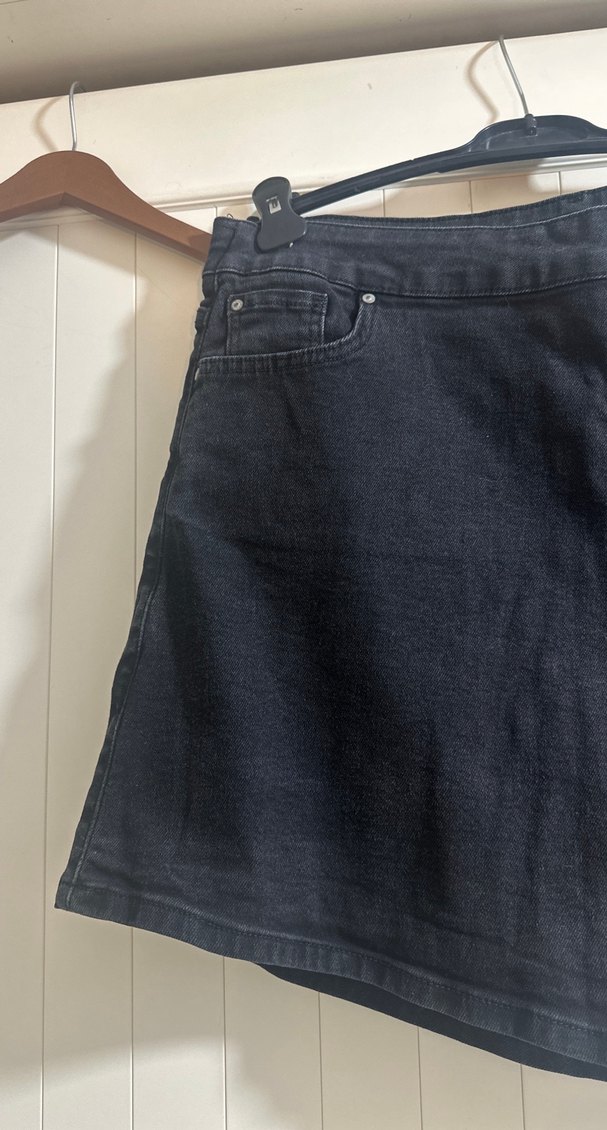 Düğmeli Siyah Mini Kot Şort Etek - Görsel 2