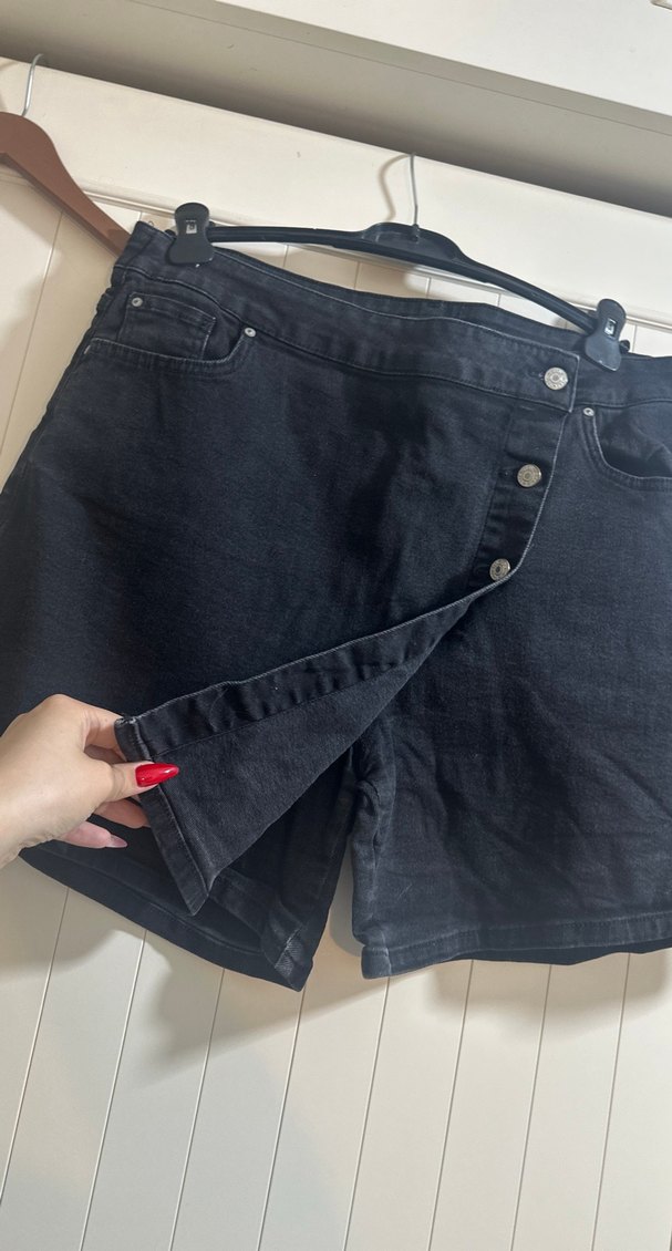 Düğmeli Siyah Mini Kot Şort Etek - Görsel 5