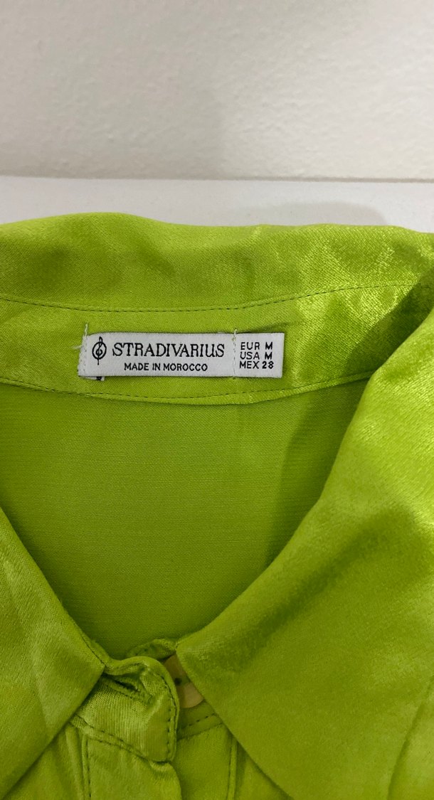 Parlak Yeşil Düğmeli Kadın Gömlek - Görsel 3