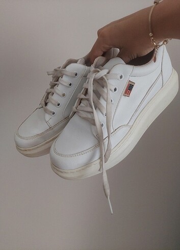 Beyaz sneaker