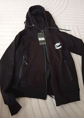 Nike Siyah Kapüşonlu Kadın Fermuarlı Ceket