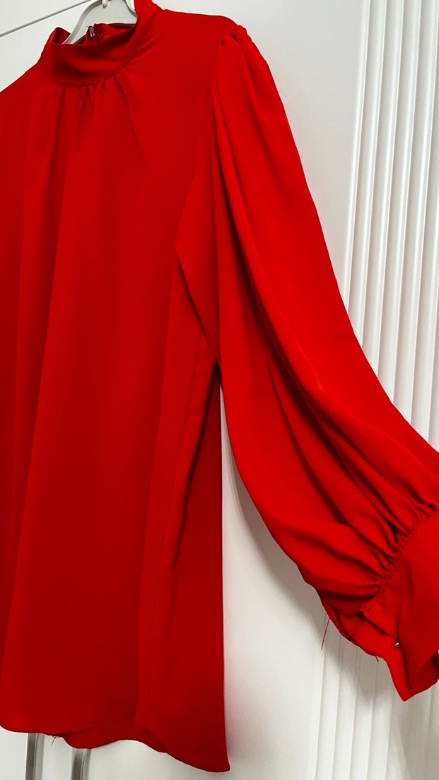 Kırmızı Yüksek Yakalı Bluz - Görsel 2