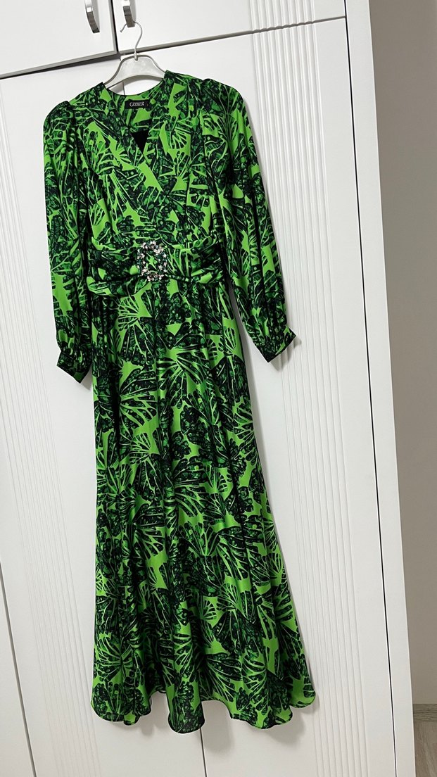 Yeşil Batik Desenli Uzun Kadın Elbise - Görsel 2