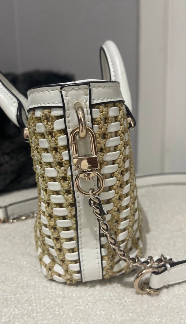 Guess Beyaz Ekose Desenli Kadın Çanta - Görsel 4