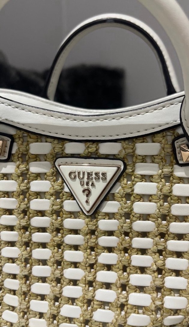 Guess Beyaz Ekose Desenli Kadın Çanta - Görsel 3