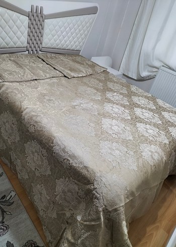 Bej Jakarlı Yatak Örtüsü - Görsel 3