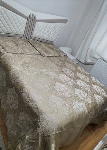 Bej Jakarlı Yatak Örtüsü - Görsel 2