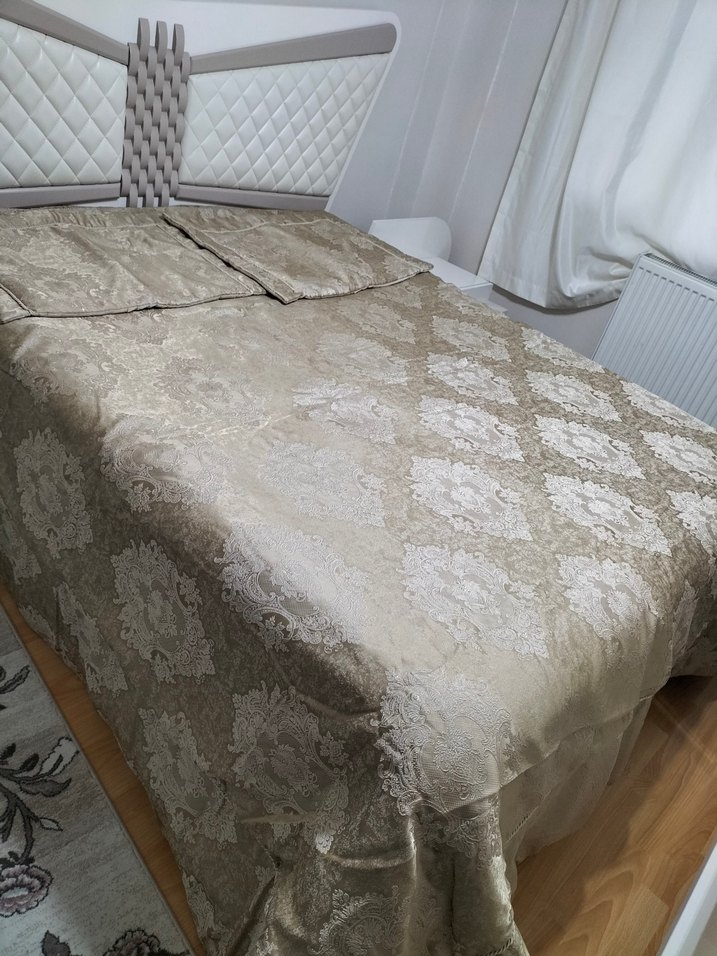 Bej Jakarlı Yatak Örtüsü - Görsel 3