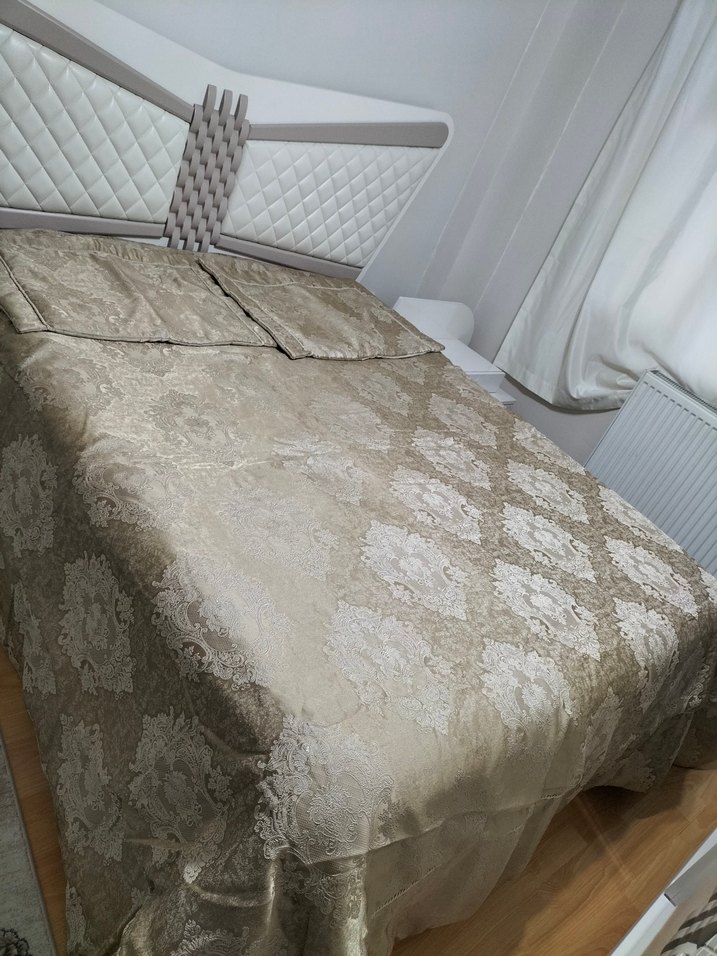 Bej Jakarlı Yatak Örtüsü - Görsel 2