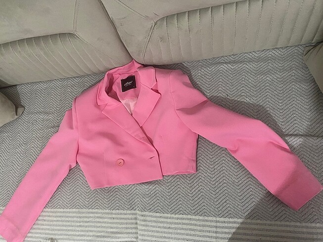 addax crop blazer