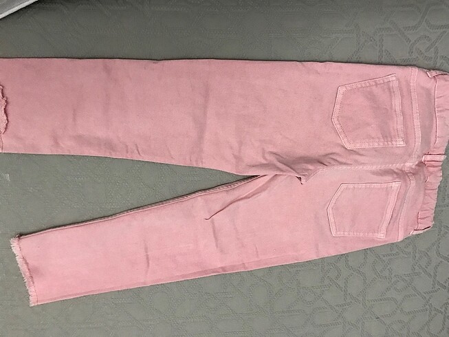 H&M Pembe nakış detaylı jean