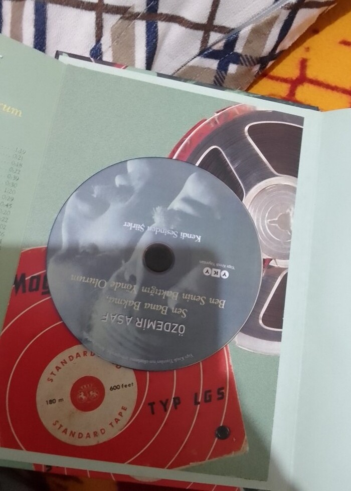 Özdemir Asaf Kendi Sesinden Şiirler Ciltli  - Görsel 2