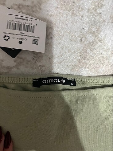 Armalife omuzu acık üst