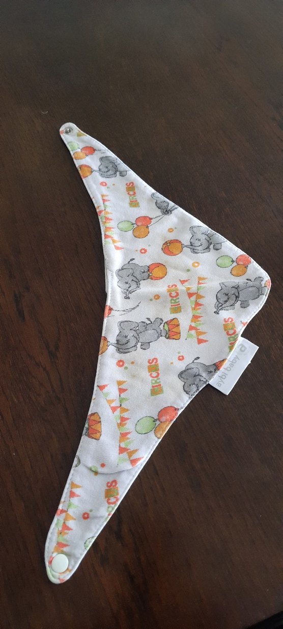 Gri Desenli Bebek Önlüğü - Görsel 5