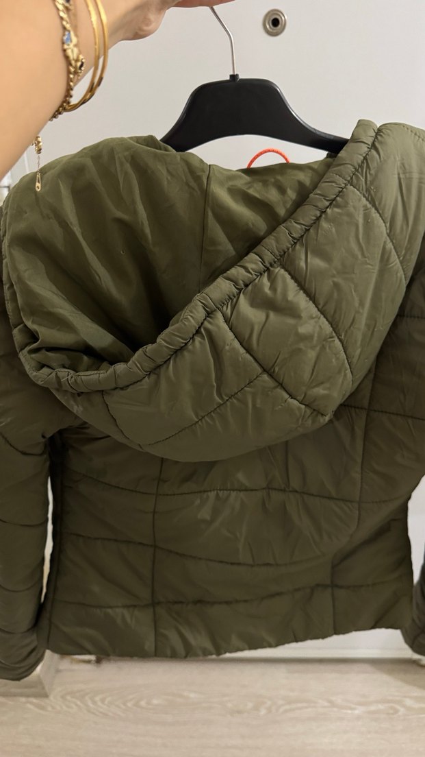 BERSHKA Haki Kapüşonlu Kadın Mont - Görsel 5