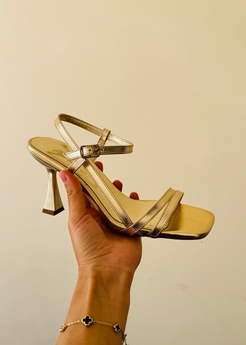 Altın Renkli Stiletto Topuklu Kadın Abiye Ayakkabı - Görsel 3