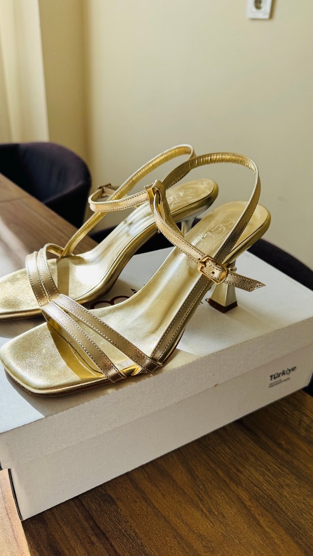 Altın Renkli Stiletto Topuklu Kadın Abiye Ayakkabı - Görsel 2