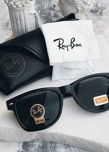 Ray-Ban wayfarer model 