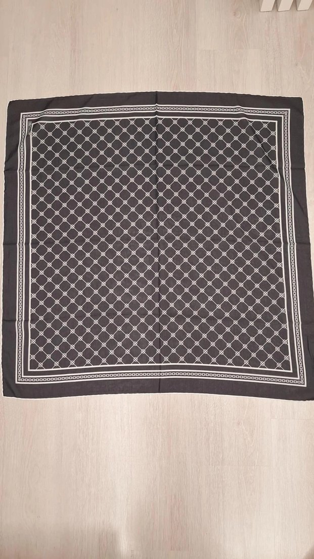 Siyah Beyaz Eşarp - Görsel 2