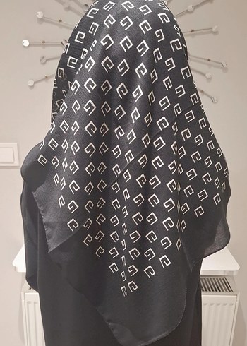 Kadın Siyah Pilili Sokak Stili Eşarp - Görsel 2