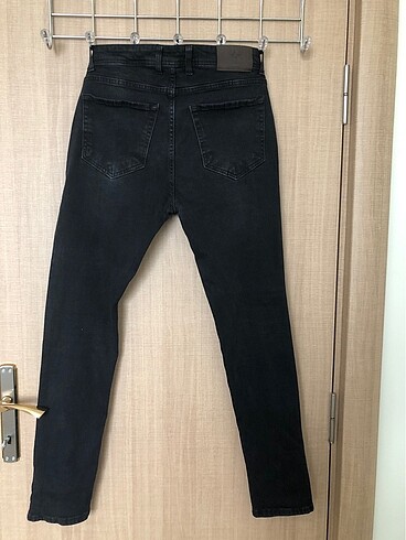 33 Beden siyah Renk ERKEK Siyah slim fit jean(kot) az kullanılmış iyi durumda