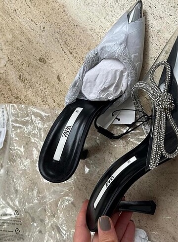 39 Beden ten rengi Renk ZARA TOPUKLU SANDALET