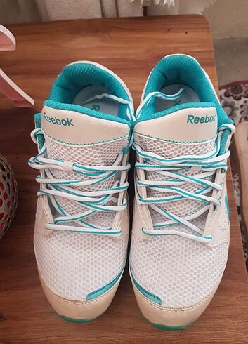 Reebok Temiz rebook sıfır sayılır 2 3 sefer giyildi 