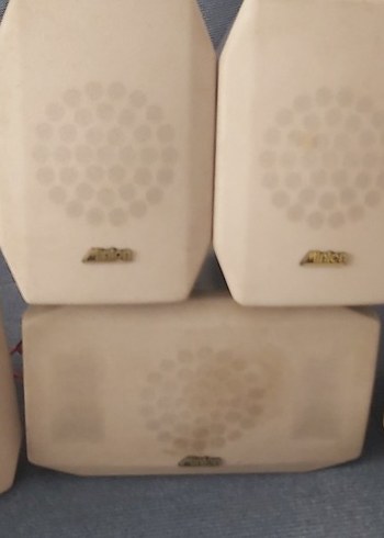 Beyaz ve Gri Müzik Sistemi Hoparlörleri - Görsel 2