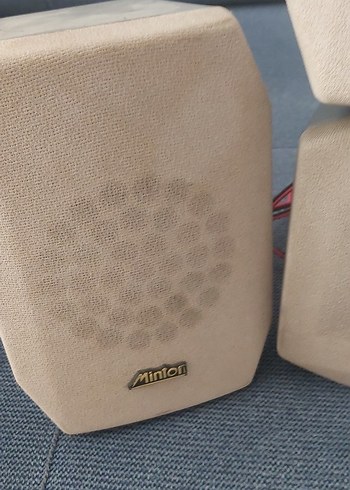 Beyaz ve Gri Müzik Sistemi Hoparlörleri - Görsel 4