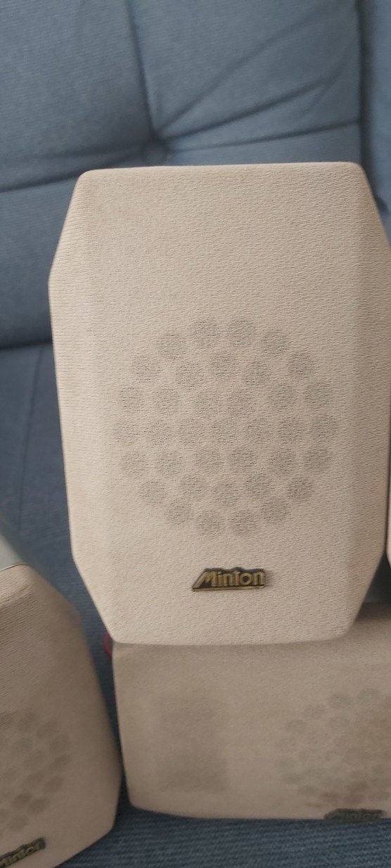 Beyaz ve Gri Müzik Sistemi Hoparlörleri - Görsel 3