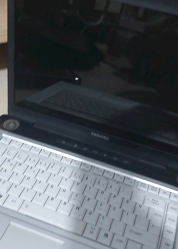 Beyaz Toshiba Dizüstü Bilgisayar