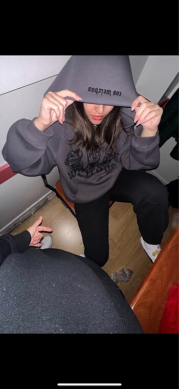 Cos Weirdos Taşlı Sweatshirt